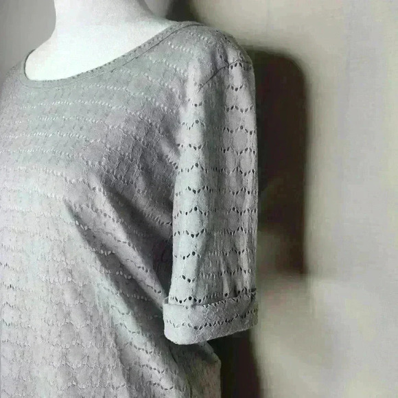 Xhilaration girls gray eyelet 1/2 sleeve top hi-low hem size small - Picture 3 of 5